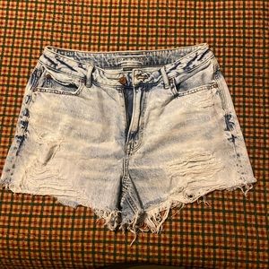 American Eagle women’s size 10 tomgirl jean shorts